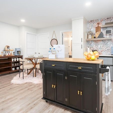 Copperwood Cozy Cellar With Hot Tub Hotel Lethbridge Exterior foto