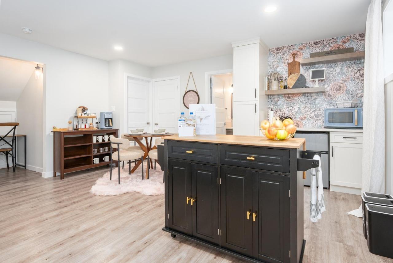 Copperwood Cozy Cellar With Hot Tub Hotel Lethbridge Exterior foto