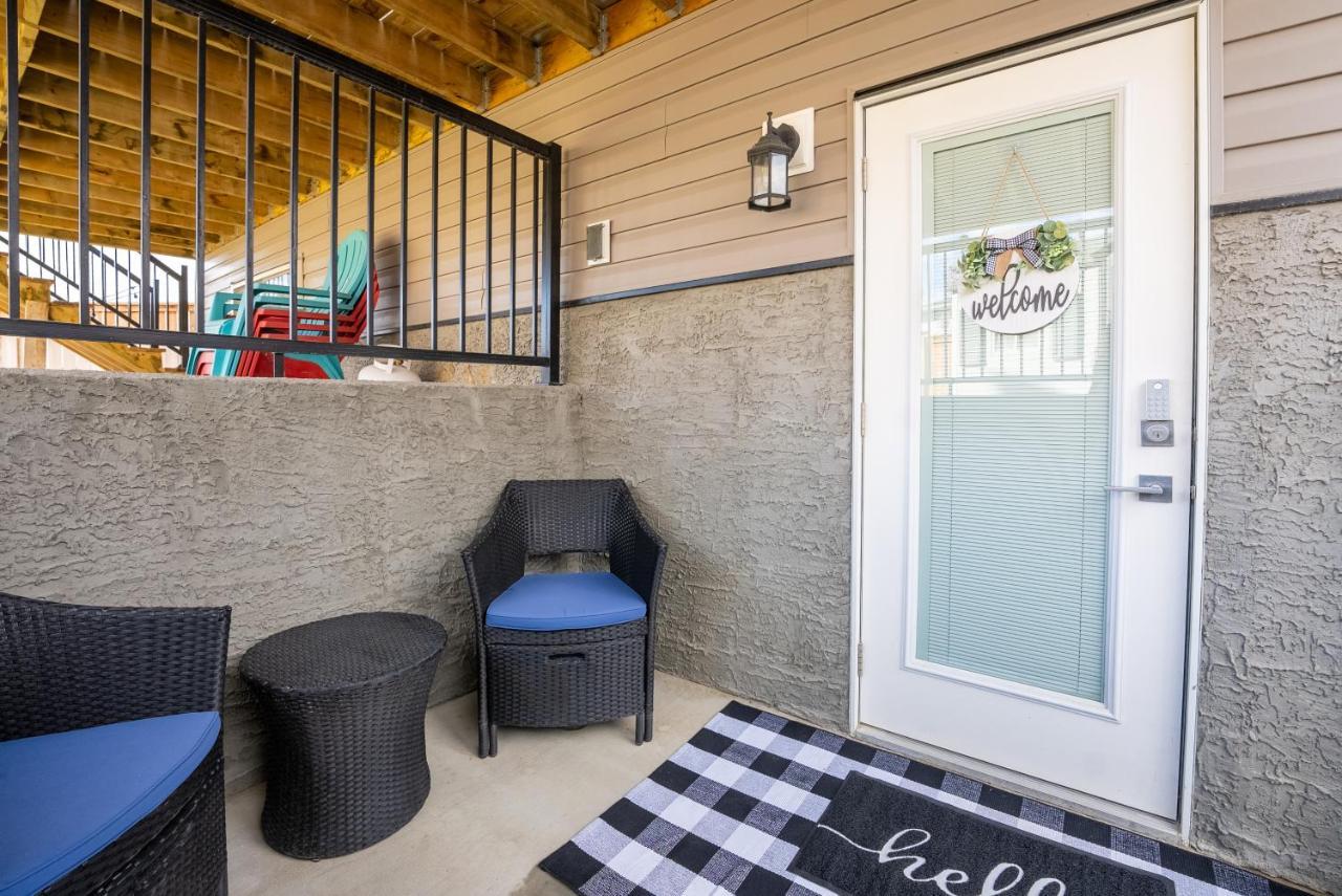 Copperwood Cozy Cellar With Hot Tub Hotel Lethbridge Exterior foto